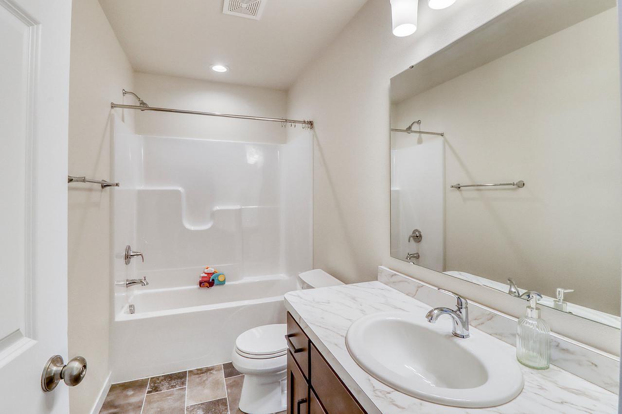 Bathroom1_1-1280.JPG