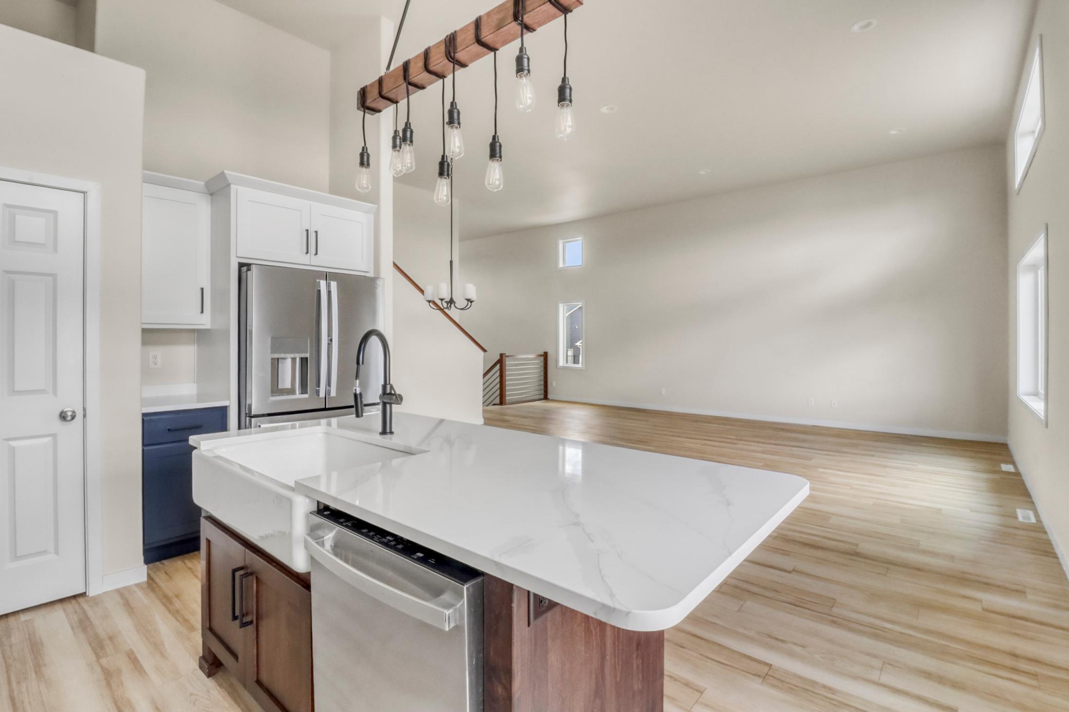 Kitchen1_2.JPG