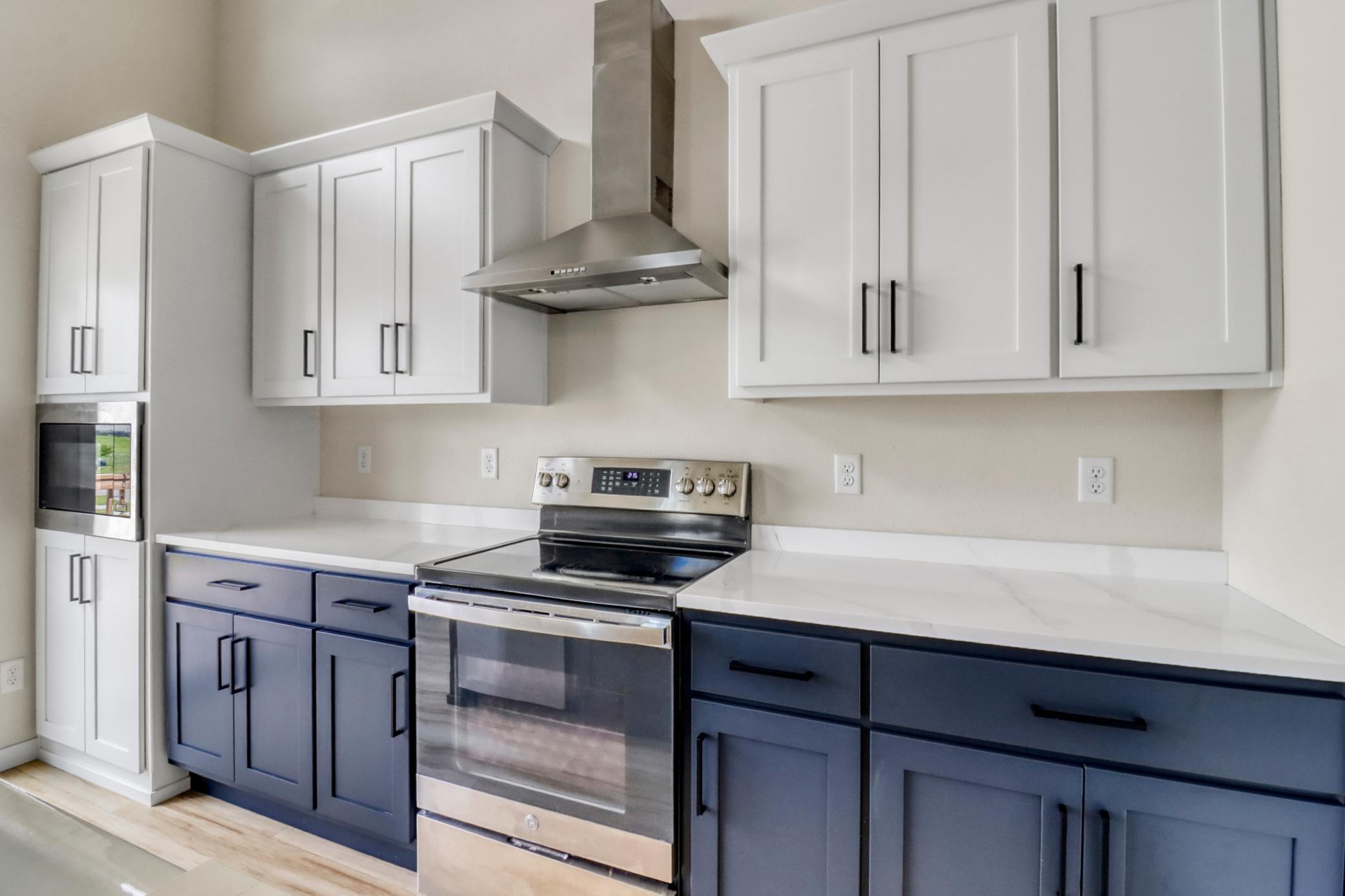 Kitchen1_90.JPG
