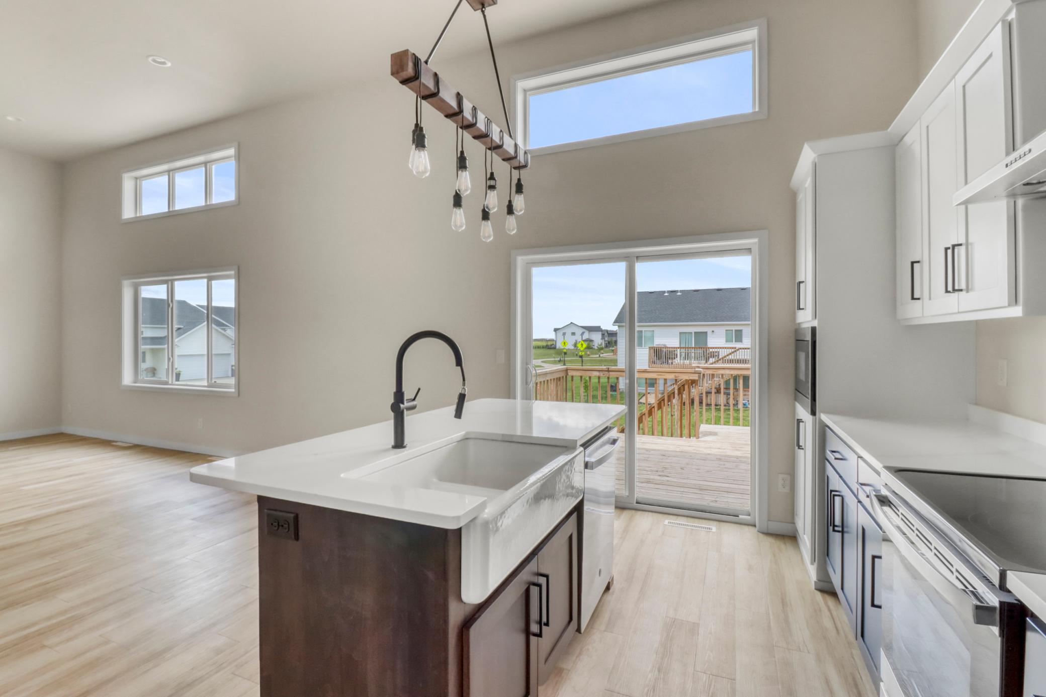 Kitchen1_5.JPG