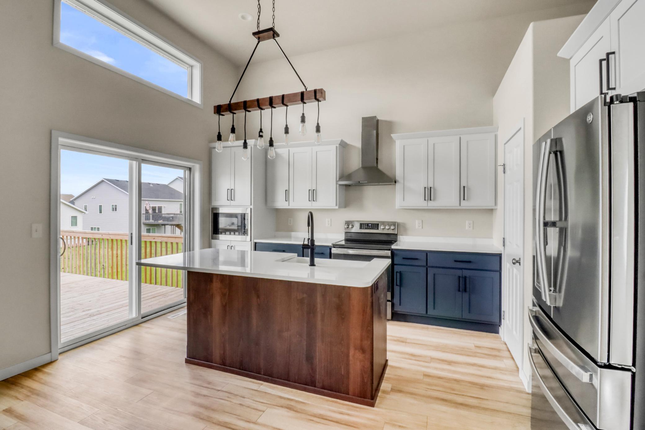 Kitchen1_1.JPG