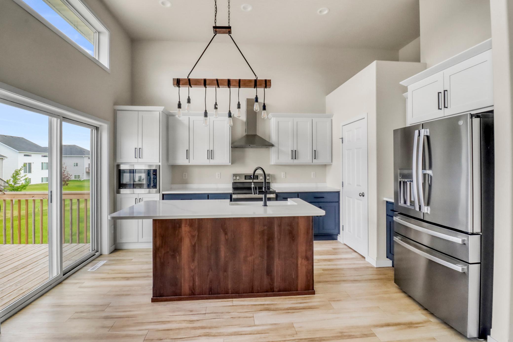 Kitchen1_0.JPG
