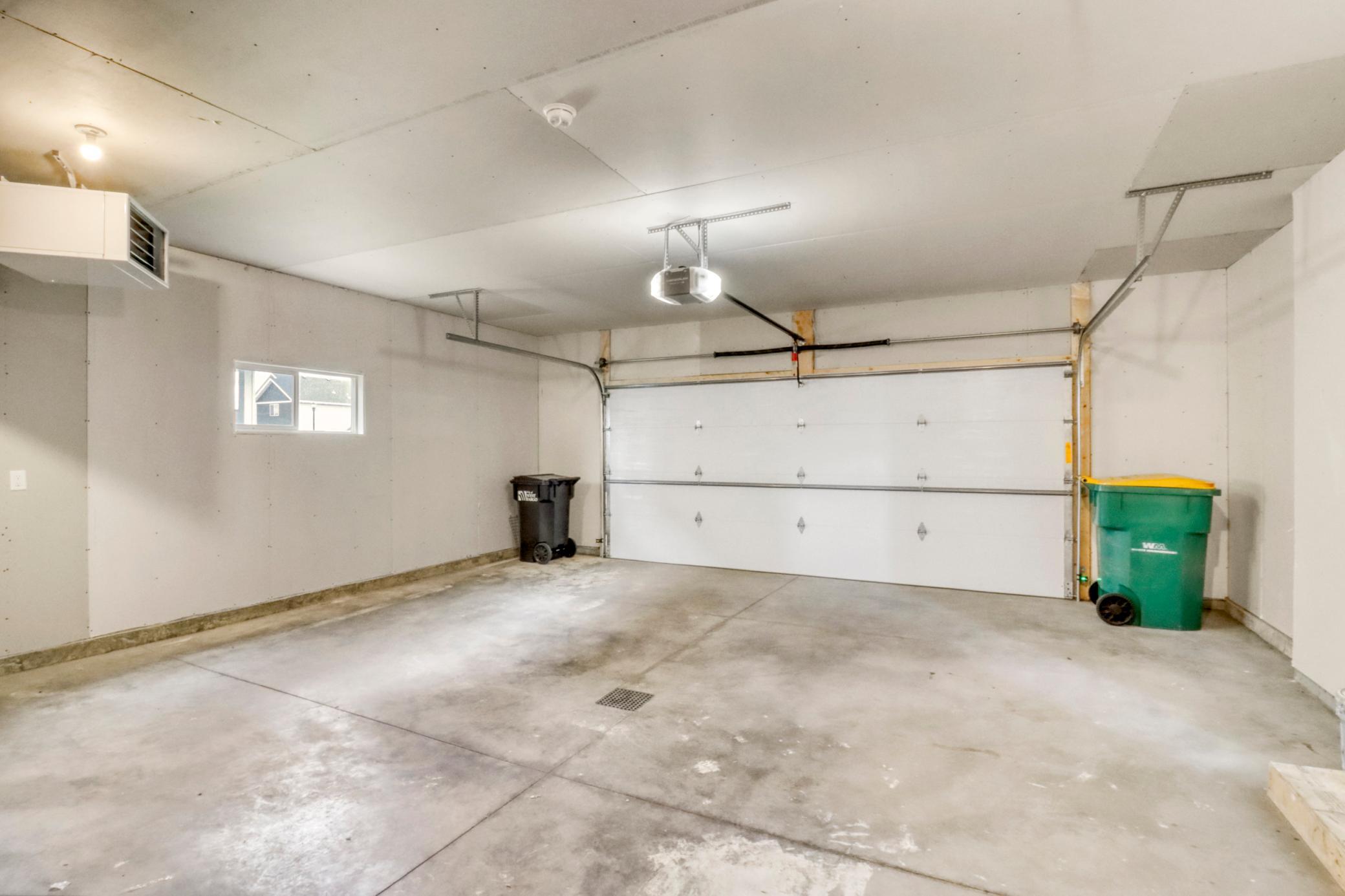 Garage1_1.JPG