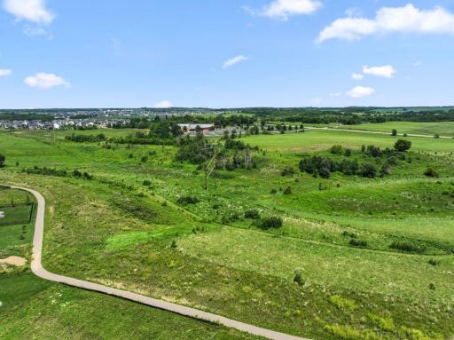 On the literal border of Woodbury, this beautiful neighborhood has a path attached to it going right to the brand new local Glacial Valley Park.