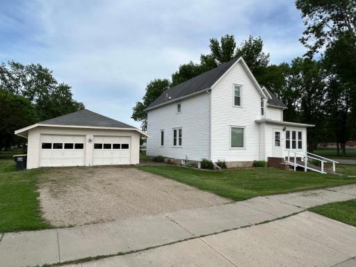 10 Park Street N, Fairfax, MN 55332