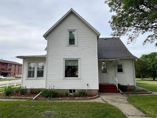 10 Park Street N, Fairfax, MN 55332