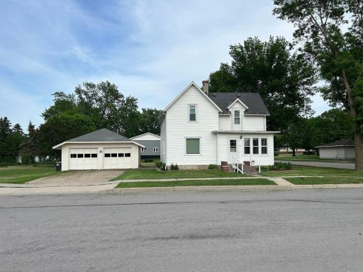 10 Park Street N, Fairfax, MN 55332