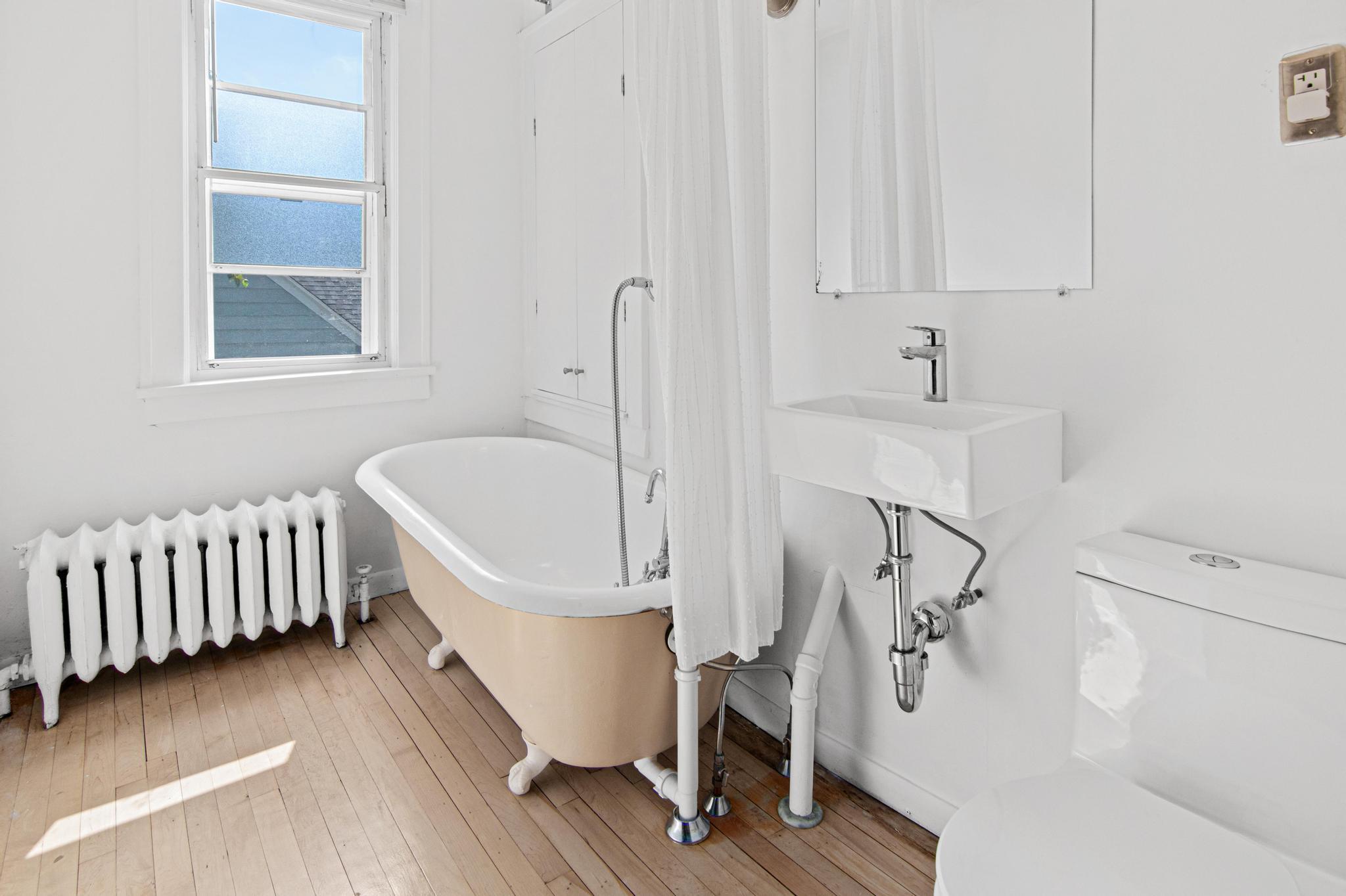 8'11 x 5'4 Bathroom