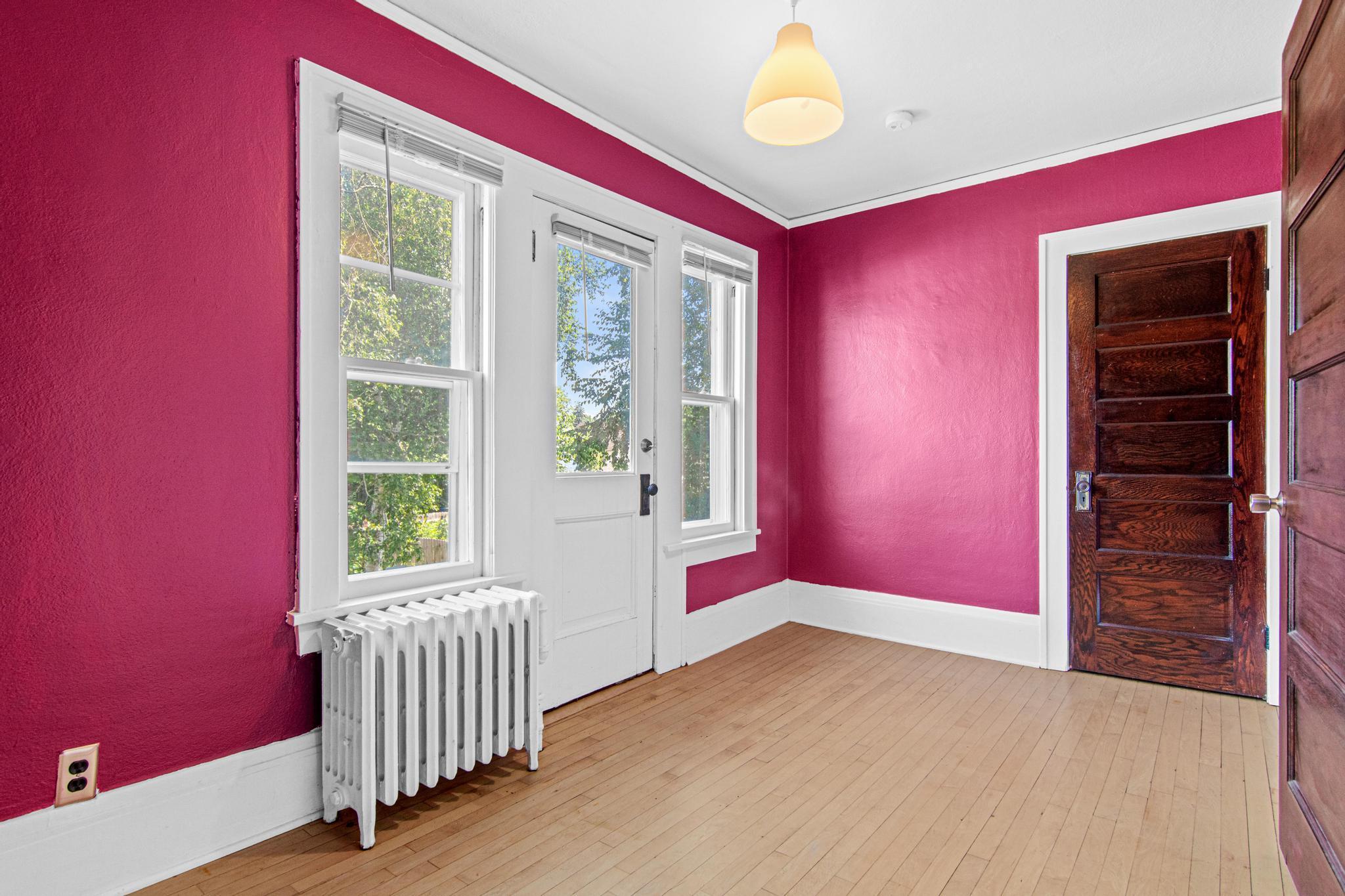 13'5 x 10'6 Primary Bedroom