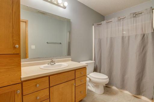 4711 Harvest Drive S, Fargo, ND 58104