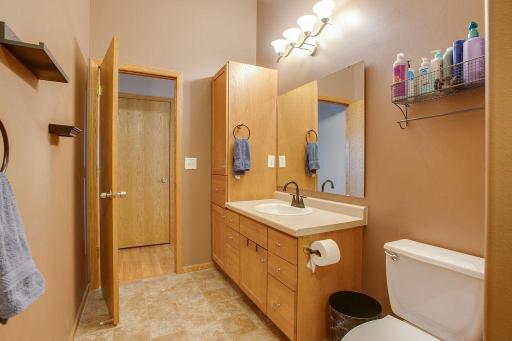 4711 Harvest Drive S, Fargo, ND 58104