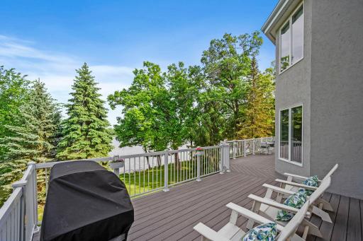 Main floor deck, great lake views, new maintentance free boards