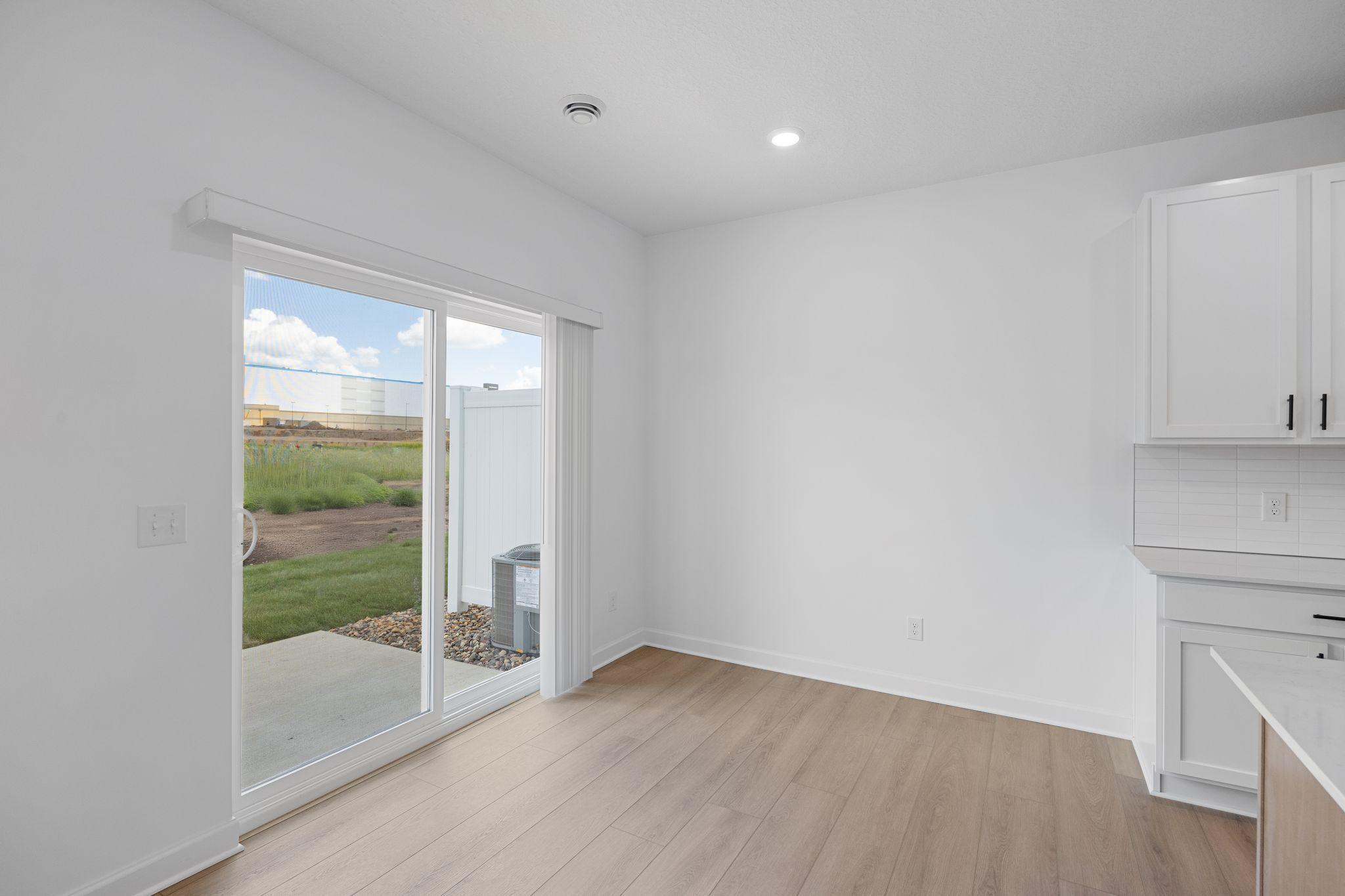 Sharing a convenient layout with the kitchen, the dining room makes it a breeze to serve piping-hot meals straight off the stove and host delicious meals of all sizes on the dinner table.