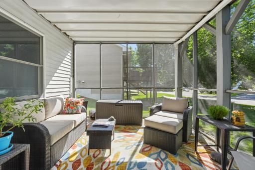 LL Screened-in Porch