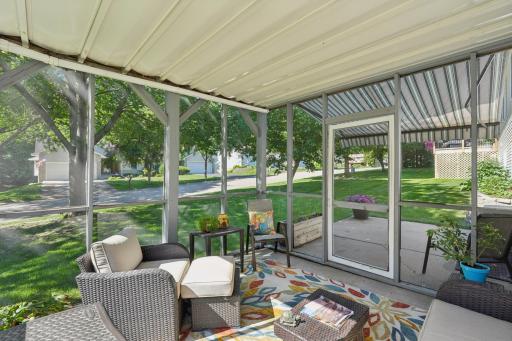 LL Screened-In Porch