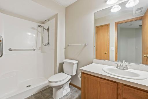LL Walk-in Bathroom