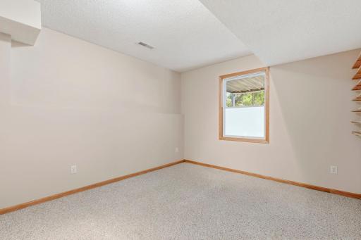 4th Bedroom w/Amoire or Office
