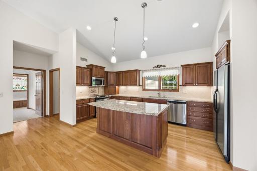1404 Heritage Avenue NW, Hutchinson, MN 55350