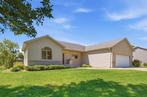 1404 Heritage Avenue NW, Hutchinson, MN 55350
