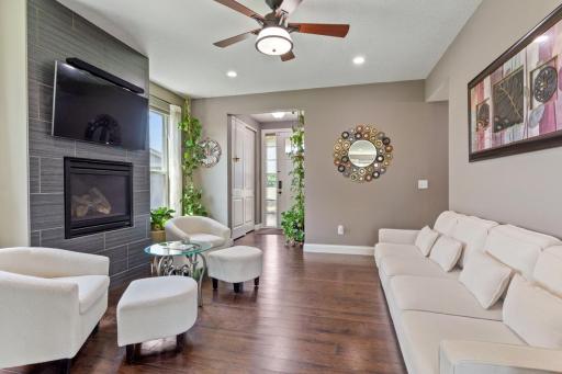 Living room with ceiling fan and 9' ceilings