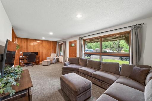 6102 Hampshire Avenue N, Minneapolis, MN 55428