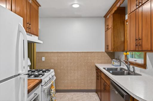 6102 Hampshire Avenue N, Minneapolis, MN 55428