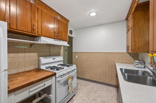 6102 Hampshire Avenue N, Minneapolis, MN 55428
