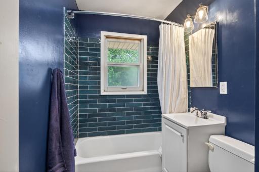 6102 Hampshire Avenue N, Minneapolis, MN 55428