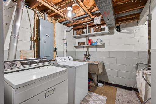 6102 Hampshire Avenue N, Minneapolis, MN 55428
