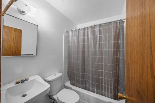 Unit 4 - Centrally-located full bathroom.