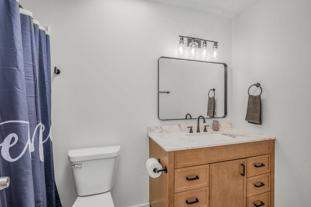 Upper Full Bath