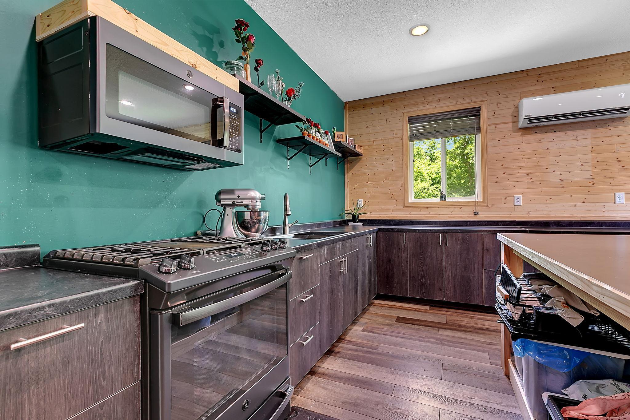 The Bonus Room is bright and cheery and has the flexibility to adapt to your unique needs.