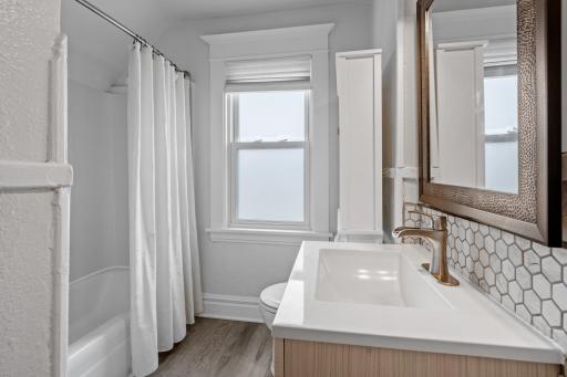 2nd level full bath