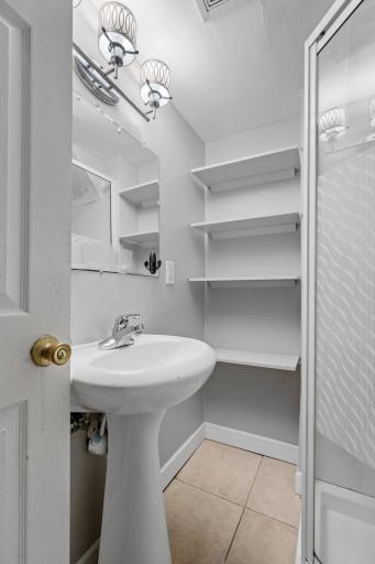lower 3/4 bath