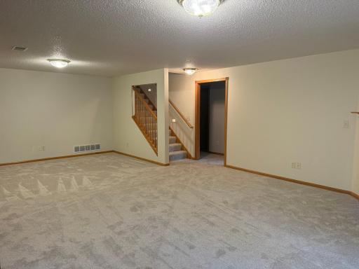 2084 Richway Lane SE, Owatonna, MN 55060
