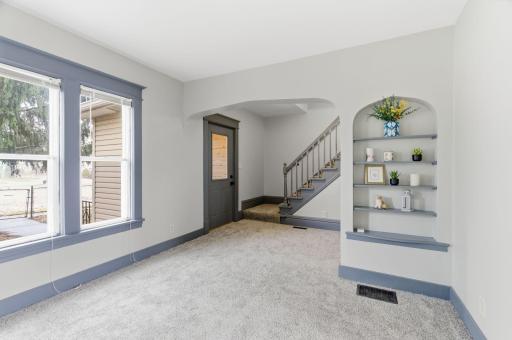 902 Dodd Road, West Saint Paul, MN 55118