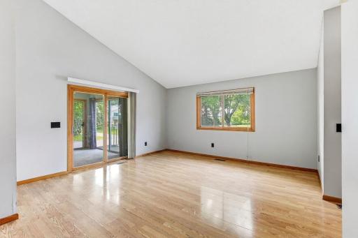 1157 Aston Circle, Burnsville, MN 55337