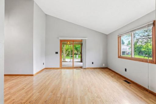 1157 Aston Circle, Burnsville, MN 55337