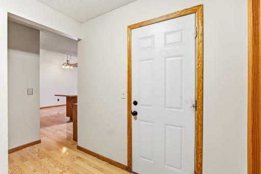 1157 Aston Circle, Burnsville, MN 55337