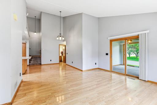 1157 Aston Circle, Burnsville, MN 55337