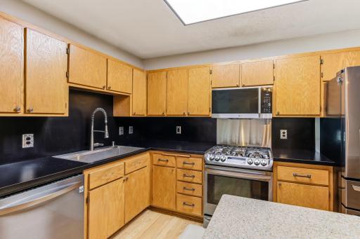 1157 Aston Circle, Burnsville, MN 55337