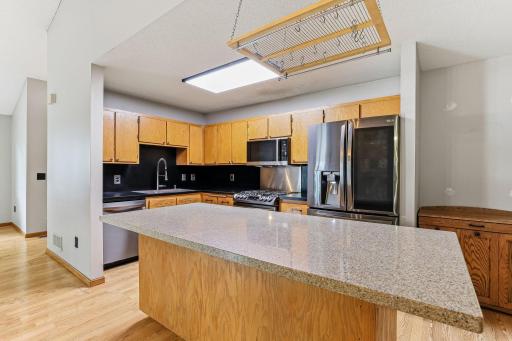 1157 Aston Circle, Burnsville, MN 55337