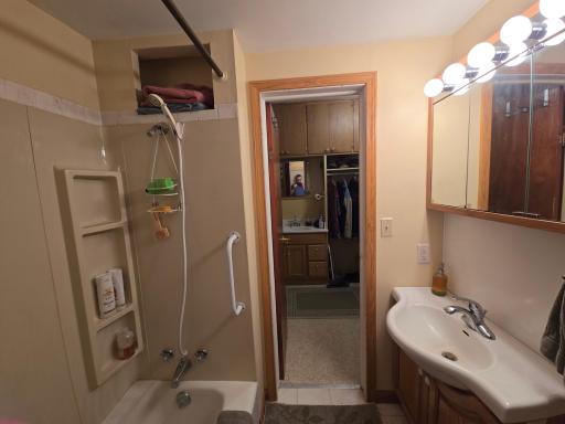 Farm House Main Bathroom 2.jpg