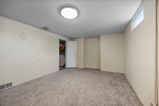 1000 W Lyon Avenue, Lake City, MN 55041