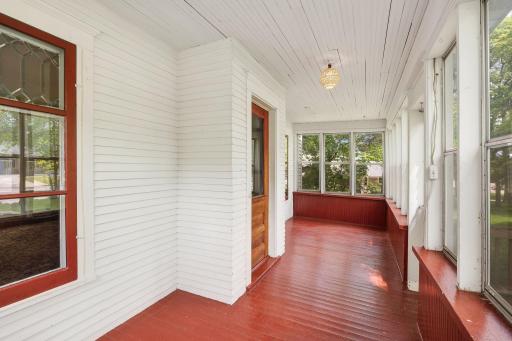 Appealing three season space to relax & slow down