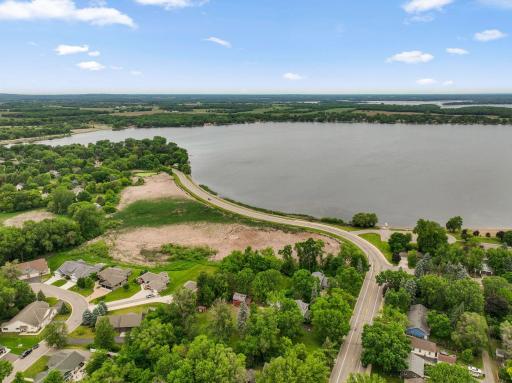 Come live in this peaceful neighborhood in the Heart of the Lakes!