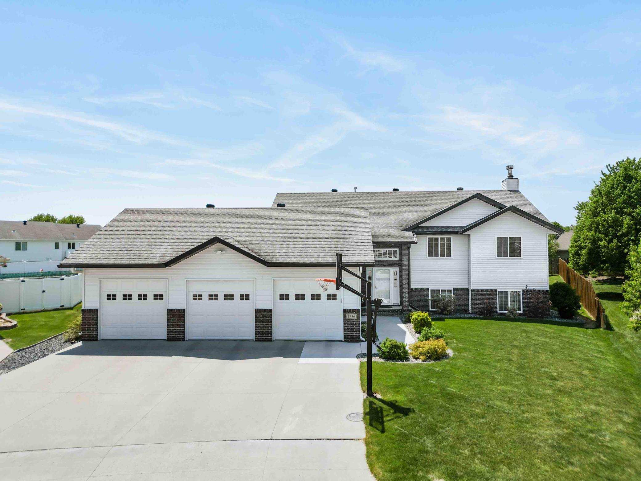 1536 Cambridge Dr WF-4.JPG