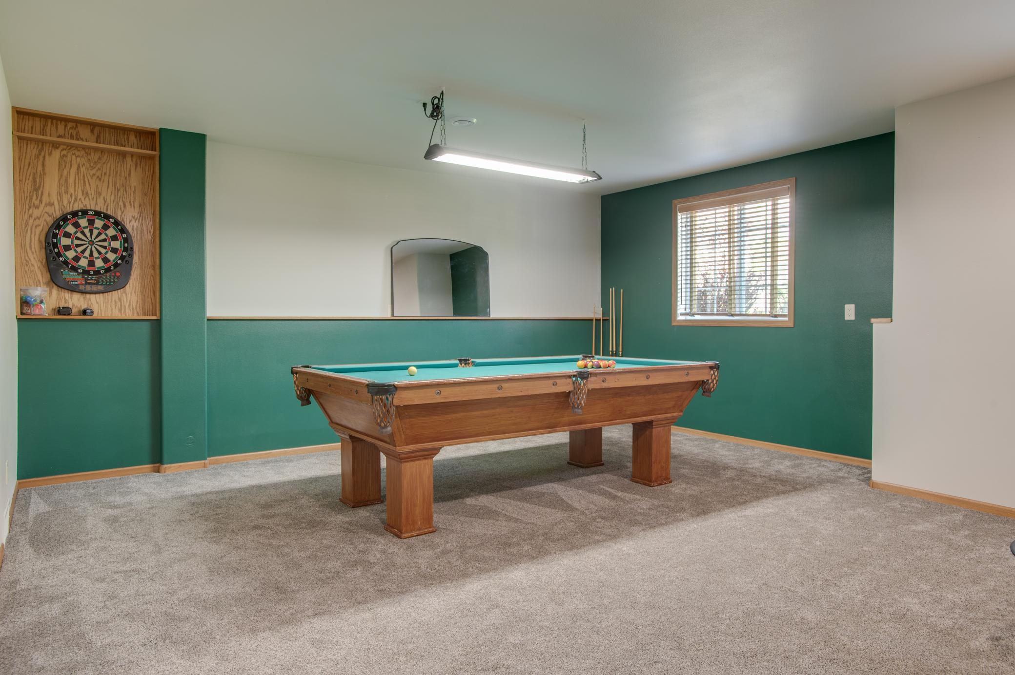Game Room - pool table included