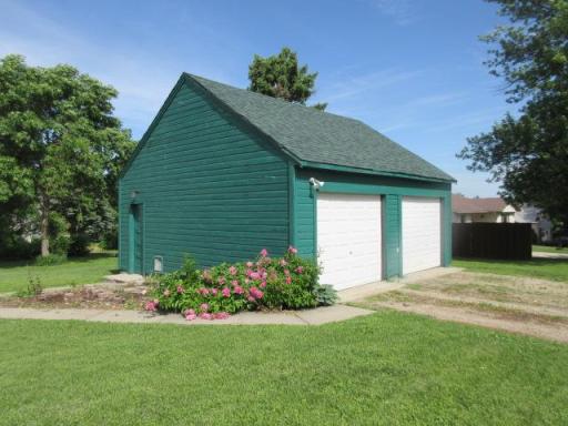 416 E Division Street, Elbow Lake, MN 56531