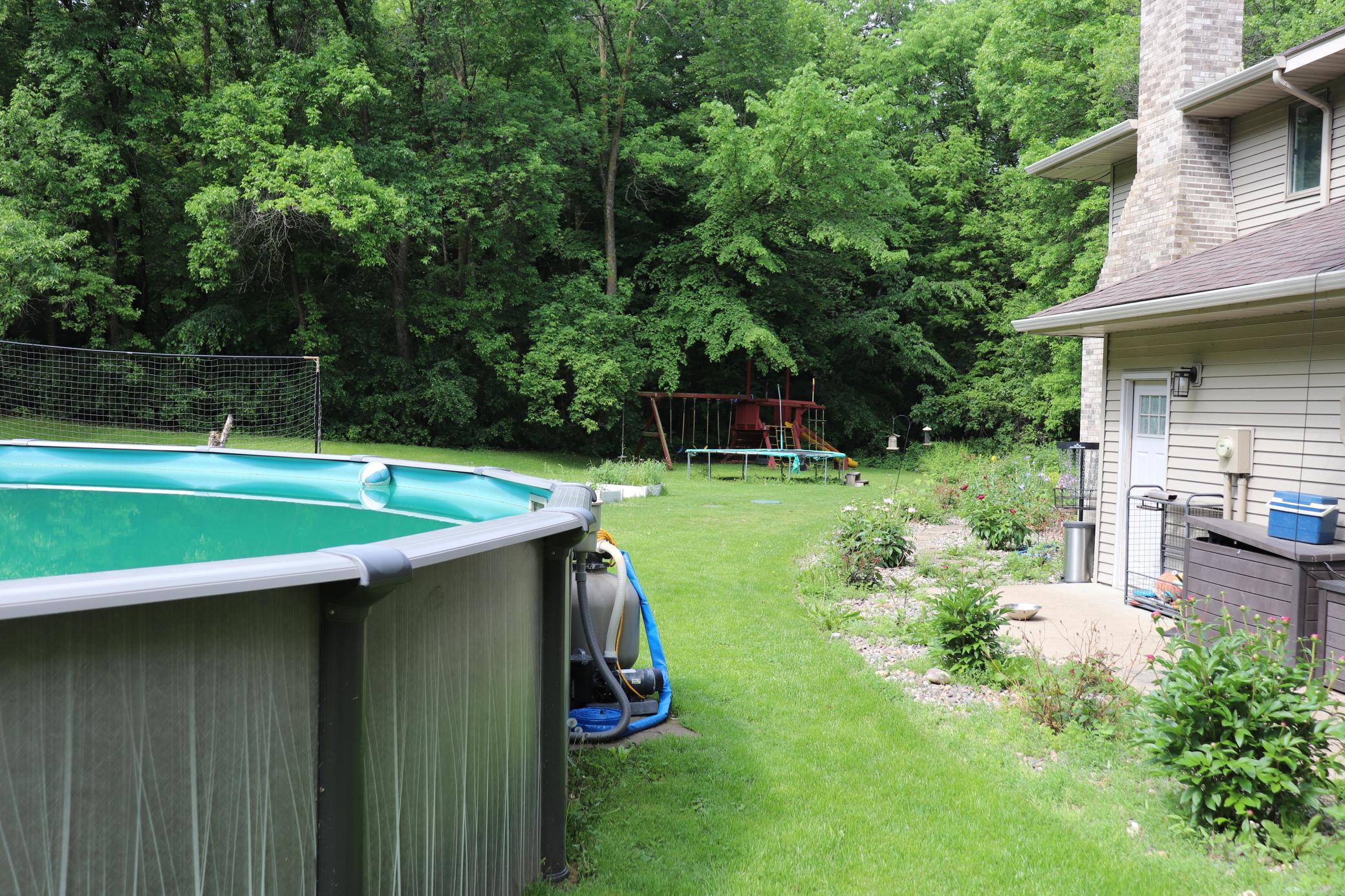 Pool to back yard.